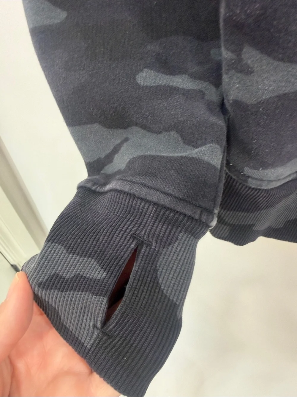 Lululemon scuba hoodie full zip camo print size 6
